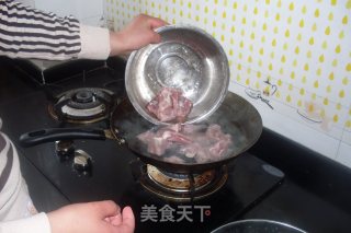 糖醋排骨的做法步骤：2