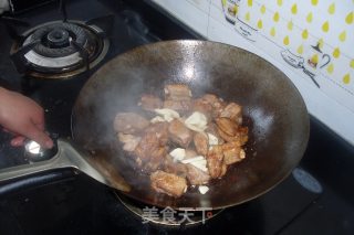 糖醋排骨的做法步骤：2