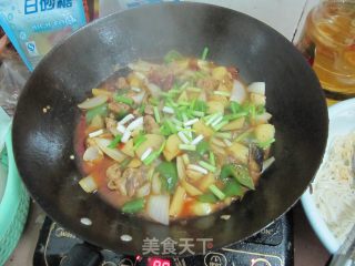 大盘鸡的做法步骤：2