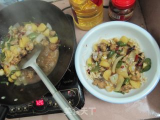 大盘鸡的做法步骤：2
