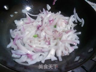 洋葱牛肉的做法步骤：2