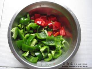 辣椒皮蛋肉的做法步骤：2