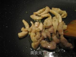 辣椒皮蛋肉的做法步骤：2