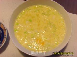 鸡蛋葱花摊饼的做法步骤：2