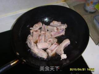 土豆红烧排骨的做法步骤：2