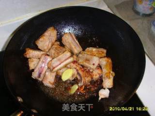 土豆红烧排骨的做法步骤：2