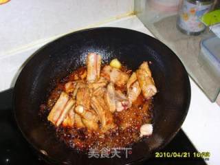 土豆红烧排骨的做法步骤：2