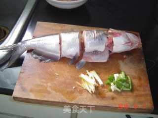 红烧春笋回鱼的做法步骤：2