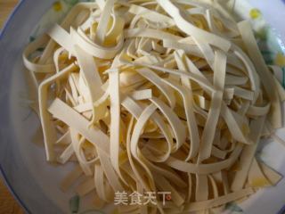 口条炒千张香芹的做法步骤：2