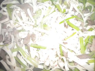 口条炒千张香芹的做法步骤：2