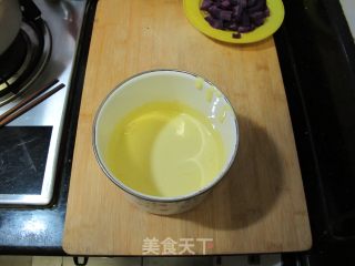 紫薯酸奶戚风蛋糕的做法步骤：2