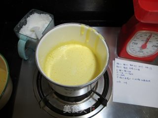 紫薯酸奶戚风蛋糕的做法步骤：2