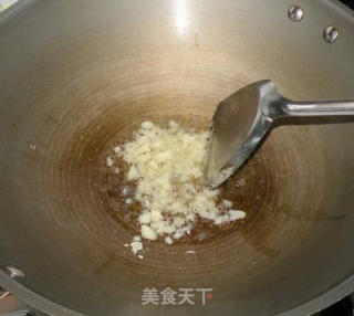 豌豆炒腊肠的做法步骤：2