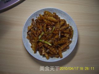 葱烧土豆条的做法步骤：2