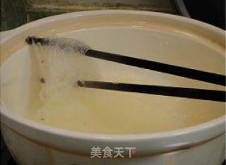 酸菜鸭血粉丝煲的做法步骤：2