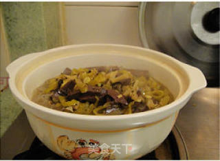 酸菜鸭血粉丝煲的做法步骤：2