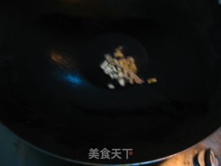 腊肠包菜炒粉丝的做法步骤：2