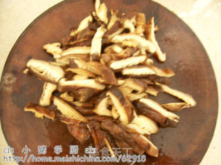 香菇滑鸡的做法步骤：2