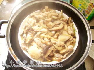 香菇滑鸡的做法步骤：2