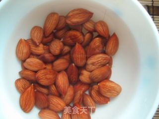 润肺养颜杏仁茶的做法步骤：2