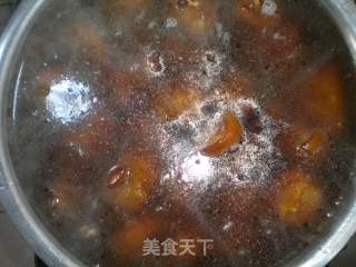 猪脚卤蛋的做法步骤：2