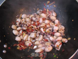 香辣乌鱼仔的做法步骤：2