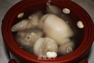 紫砂锅煲雪豆猪蹄汤的做法步骤：2