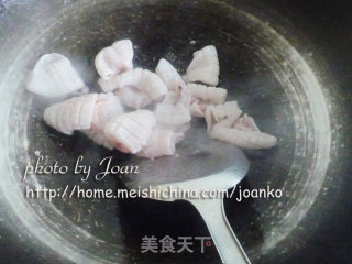西兰花炒鱿鱼的做法步骤：2