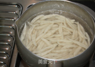 五彩鲜蔬剪刀面的做法步骤：4