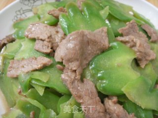 苦瓜炒牛肉的做法步骤：3