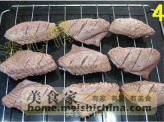 红酒烤鸡翅的做法步骤：2