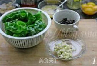 干豆豉煎虎皮青椒的做法步骤：2