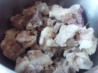 土豆烧排骨的做法步骤：2