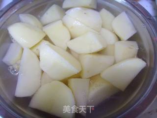 土豆烧排骨的做法步骤：2