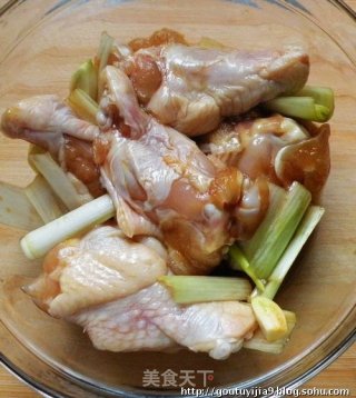 香菇烧鸡腿的做法步骤：2