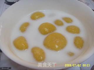 椰汁黄金汤圆的做法步骤：2