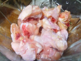 土豆烧鸡翅的做法步骤：2
