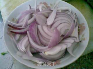 洋葱炒肉的做法步骤：2