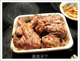 烤肉酱红茶烤鸡翅的做法步骤：2
