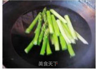 煎培根芦笋卷的做法步骤：2