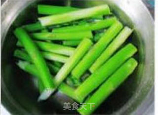 煎培根芦笋卷的做法步骤：2
