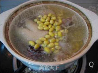 黄豆猪手汤的做法步骤：4