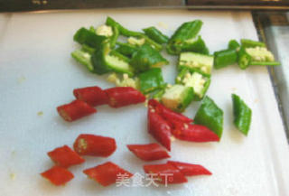 辣椒煸鸡腿的做法步骤：4
