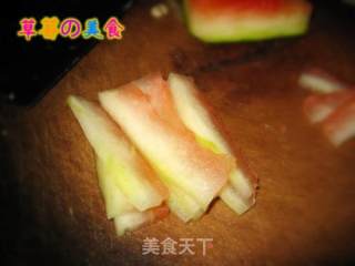 凉拌西瓜皮的做法步骤：2