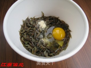 酥炸小虾米的做法步骤：2