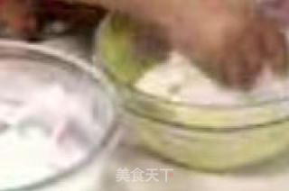 肉松葱花蛋糕的做法步骤：2