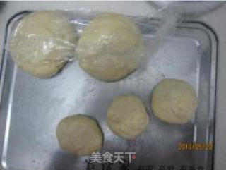 肉松辫子面包的做法步骤：2
