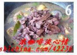 小鸡炖蘑菇的做法步骤：2