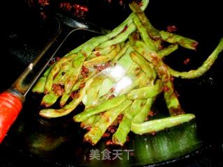 干煸四季豆的做法步骤：3