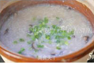 香菇鸡丝粥的做法步骤：2